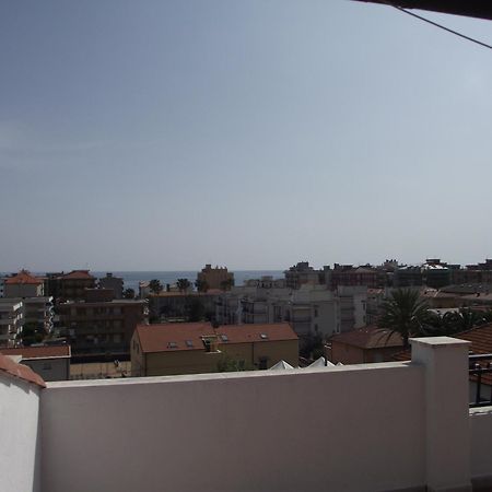 Riviera Apartments Pietra Ligure Buitenkant foto