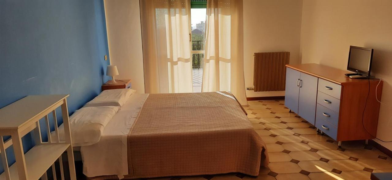 Riviera Apartments Pietra Ligure Buitenkant foto