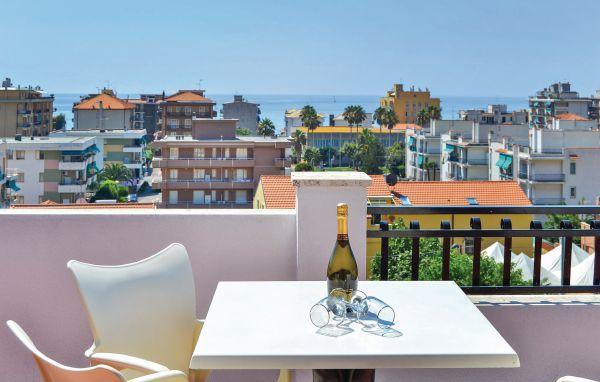 Riviera Apartments Pietra Ligure Buitenkant foto